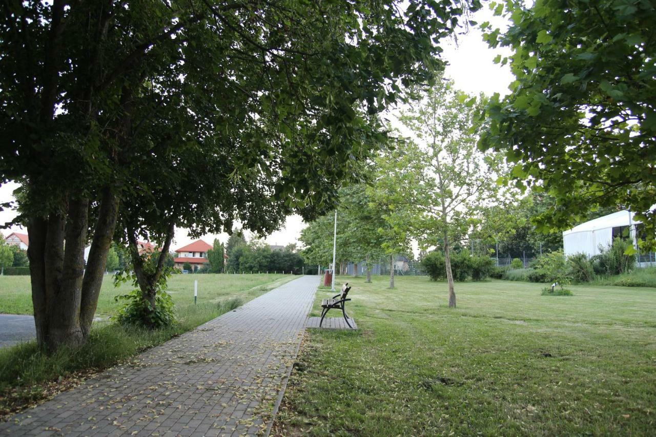 Hévíz Apartment With Swing מראה חיצוני תמונה